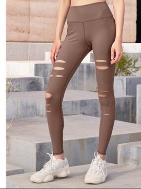 Alo High-Rise Ripped Leggings in Mauve L